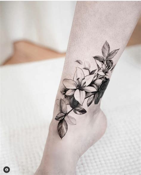 20+ Gorgeous Lily Flower Tattoos For Women - The XO Factor