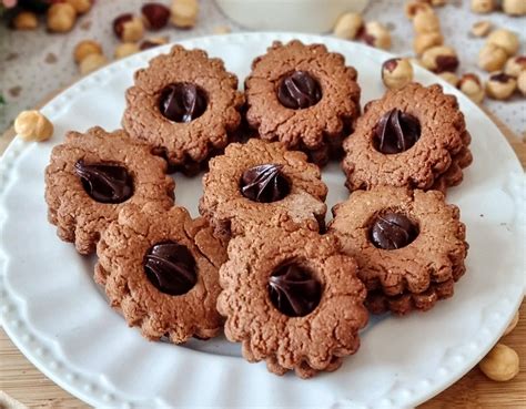 Biscotti Frollissimi E Golosi Nocciole E Cioccolato Dolce Ripieno