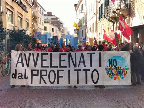 Pontedera La Protesta Dei Cittadini Contro La Discarica Di Amianto L