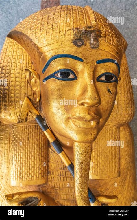 Gold coffin of tutankhamun hi-res stock photography and images - Alamy