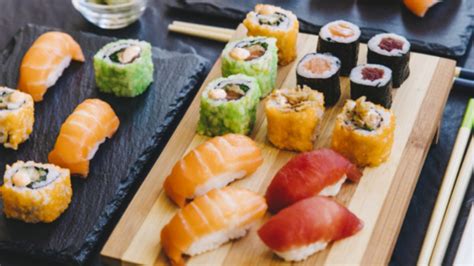 Jangan Asal Ini Aturan Makan Sushi Sesuai Tradisi Jepang