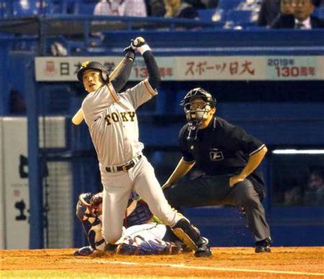 人呼んでダイナマイト慎吾！巨人・石川が今季外野手1号 サンスポ