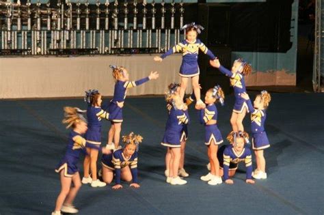 1000+ images about Easy cheer stunts on Pinterest | Cheer, Middle ...