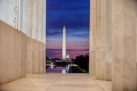 Premium Photo Washington Monument Mirrored In The Reflecting Pool In