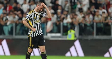 Manovra Stipendi La Juventus Patteggia Una Multa Di Mila Euro