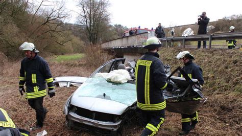 70 Jähriger Autofahrer verletzt sich schwer Video