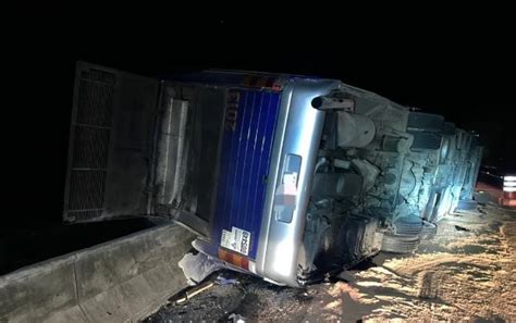 Ônibus fiéis tomba e deixa 3 mortos e mais de 20 feridos em SP