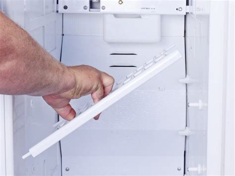 Как снять полки морозильной камеры и нижний контейнер со старого ...