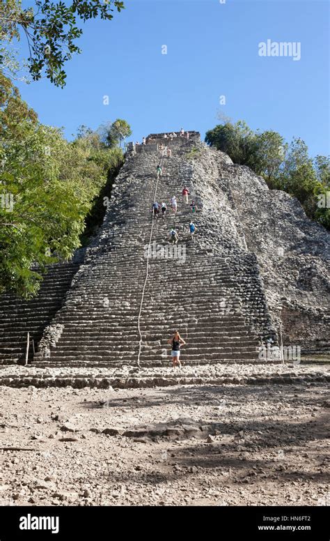 Ruinas del templo piramide arqueologico fotografías e imágenes de alta