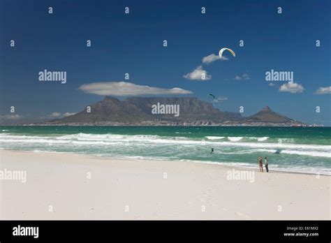 Bloubergstrand beach looking towards cape hi-res stock photography and images - Alamy