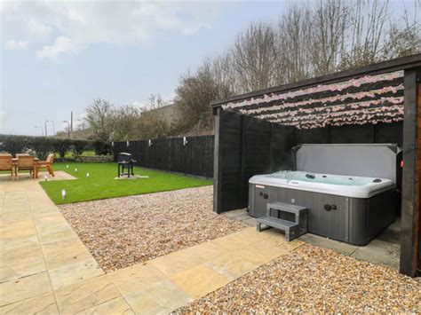 Leicestershire Hot Tub Breaks Log Cabins Lodges Glamping