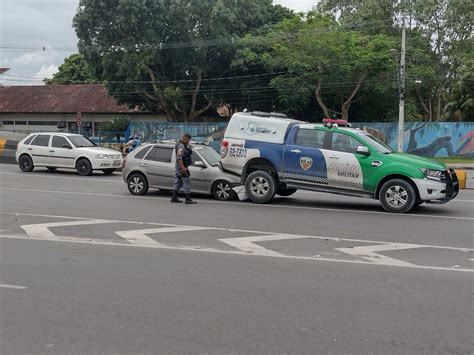 V Deo Mostra Acidente Entre Carro E Viatura Da Pm Em Manaus