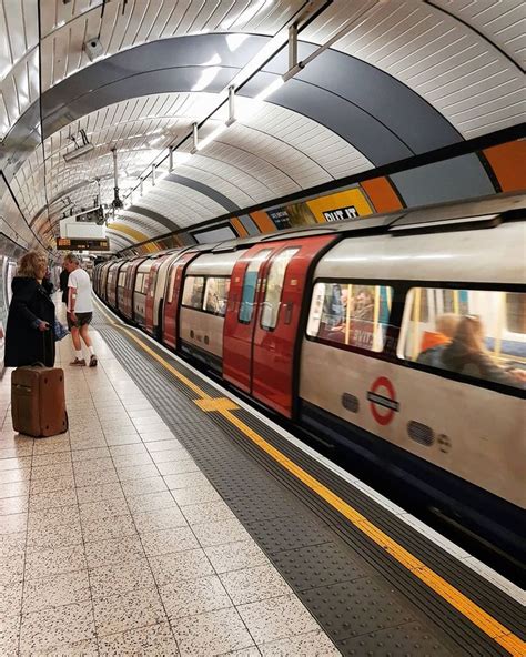 London • UK 🇬🇧 on Instagram: “Bond Street Tube Station 🚇 #itssolondon # ...