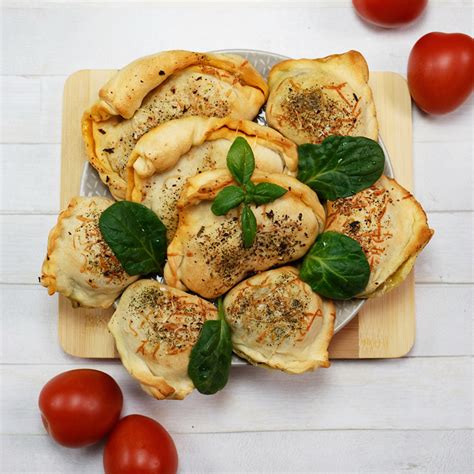 Mini Calzone Pikantne I Lekkie Z Salami I Z Tu Czykiem Karo In The