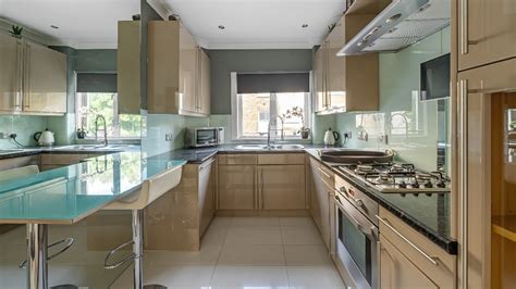 Former London Home Of Sex Pistolss Johnny Rotten Hits Market