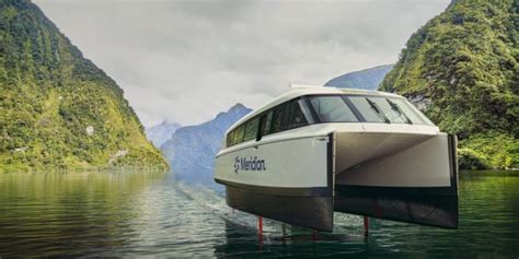 Le lac le plus propre du monde reçoit un nouveau ferry hydroptère