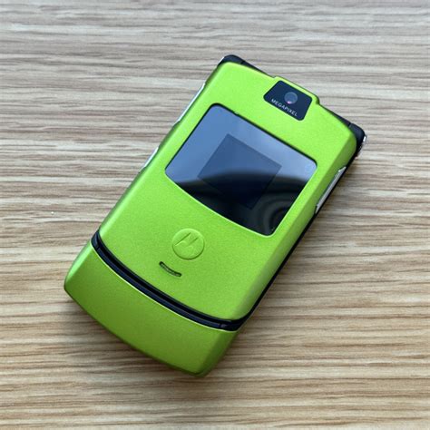 Мобильный телефон Motorola RAZR V3, зеленый - купить по выгодной цене в ...