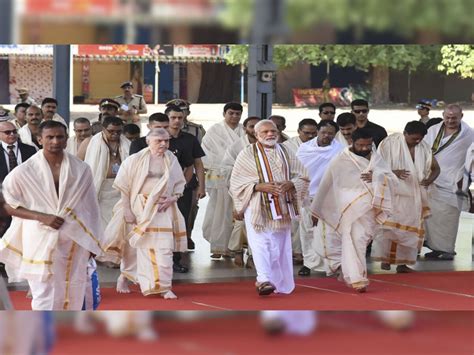 Kerala As Dear To Me As Varanasi Says Pm Narendra Modi In Guruvayur गुरुवायुर में बोले पीएम