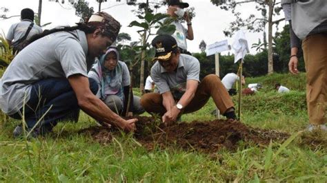 Bupati Afif Ajak Masyarakat Wonosobo Jaga Kelestarian Air Dengan Tanam