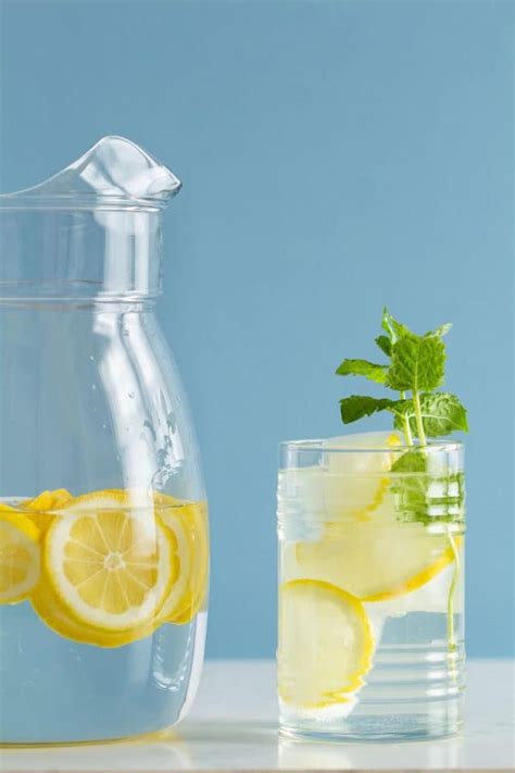 lemon slices  water