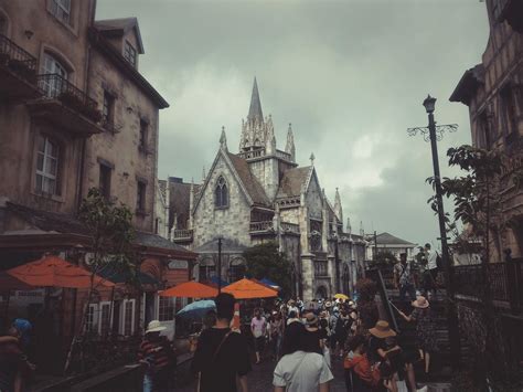 People Gathering Outside Dome BuildingFree Stock Photo