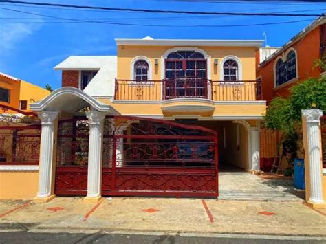 Magnifica Casa De Niveles En Los Corales Del Sur Santo Domingo Este