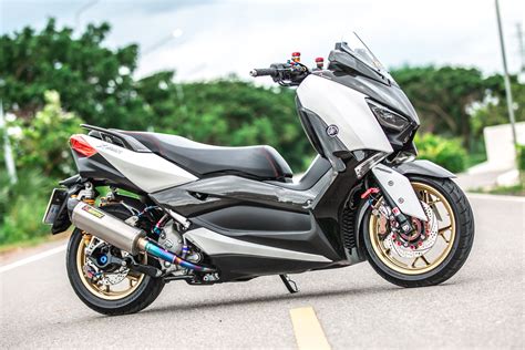 YAMAHA XMAX 300 - อิ๊ว สายจอด SuperBike Thailand