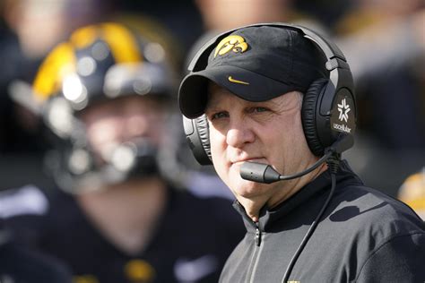 Iowa Hawkeyes Phil Parker wins Broyles Award as nation’s top assistant ...