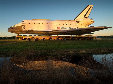 G1 Ônibus espacial Atlantis é levado para futuro museu na Flórida