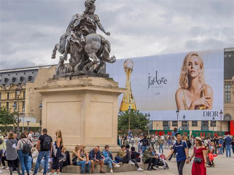 Francia: pese a las críticas, las costosas fachadas de los edificios