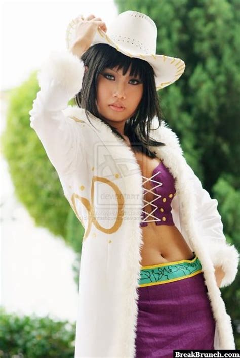 Nico Robin cosplay from One Piece - BreakBrunch