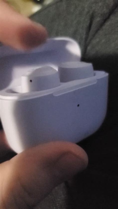 Is my right earbud defective? Only flashing blue : r/JLab