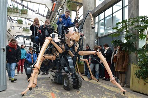 Nantes Les étrangers De Plus En Plus Nombreux Aux Machines De Lîle