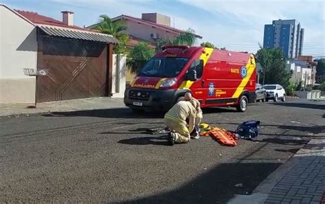 Jovem Sofre Ferimentos Graves Em Acidente Envolvendo Moto E Triciclo Na