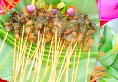 akrieworlds: Sate Ulat Sagu. Makanan Khas Papua