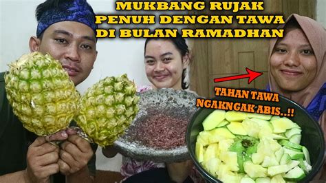 Mukbang Rujak Mangga Muda Nanas Jambu Dengan Sambal Yang Pedas