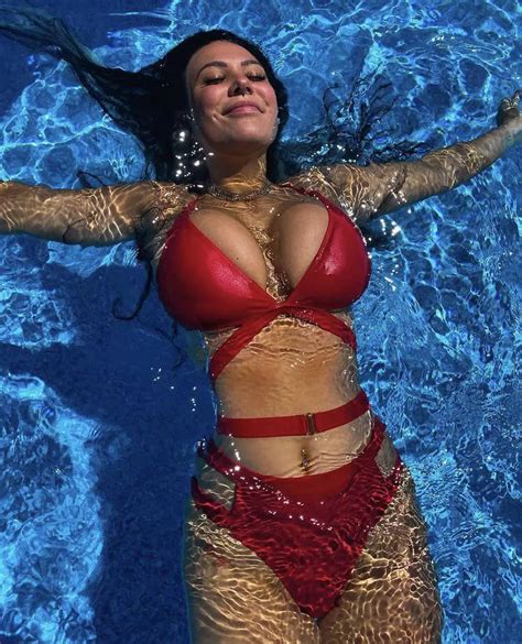 I Miss The Warm Weather And Being Able To Swim Nudes Cleavage NUDE PICS ORG