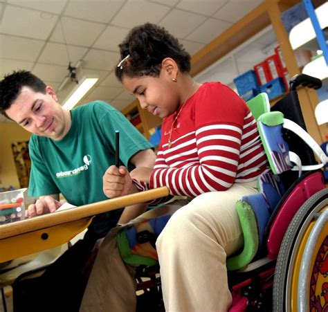 education accompagnement des enfants handicapés. Auxiliaire de vie