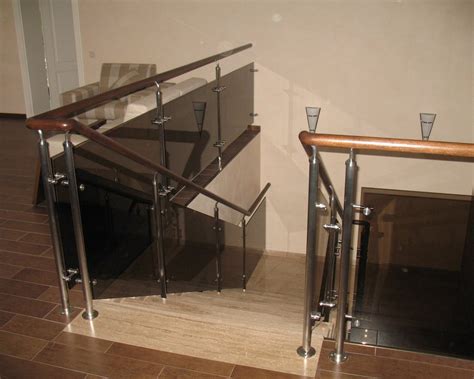 Стеклянное ограждение для лестницы: преимущества и недостатки, способы ...