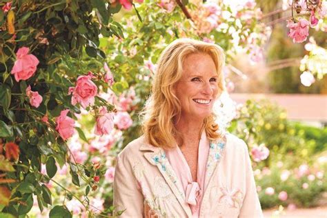 How One Woman Went From Untrained Gardener to World-Class Rosarian ...