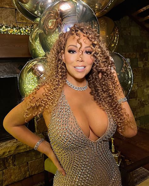 ‘Gorgeous’ Mariah Carey Flaunts Her Hourglass Figure In A Skintight