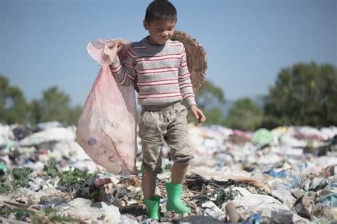 Ragazzo Scoppia In Lacrime Dopo Aver Restituito Il Portafoglio Di Un