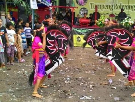 Menjelajahi Pesona Budaya Dan Alam Di Desa Wisata Dewa Bronto Desa