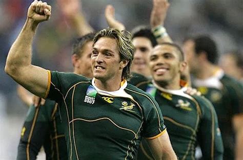 Percy Montgomery touches up his Springbok tattoo - WATCH