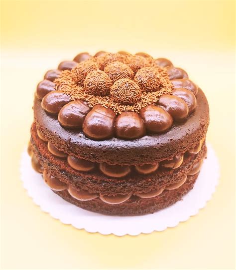 Naked Cake Segredo Dos Anjos Brigadeiros Gourmet Brigadeiros Bolos E Salgados Brasileiros