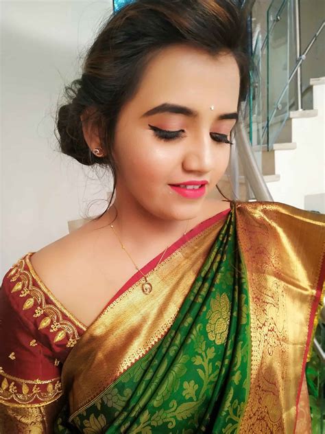 Alisha Makeup Artist In Thergaon Pune Best Makeup Artists For Fashion