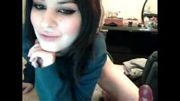Chica tatuada caliente de la cámara se folla a sí misma XVIDEOS