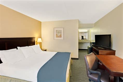 Days Inn by Wyndham Silver Spring | Silver Spring, MD Hotels