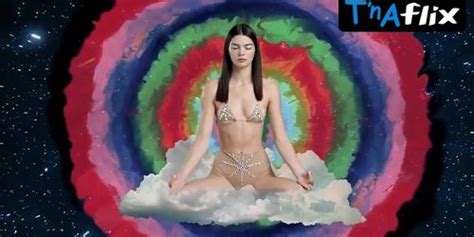 Kendall Jenner Thong Bikini Scene In Love Advent Tnaflix