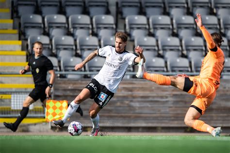 Startelvan Mot Halmstads Bk Sk Fotboll